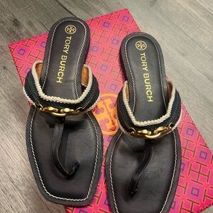 Tory Burch JESSA THONG SANDAL
CALF LEATHER / WEBBING Navy Blue